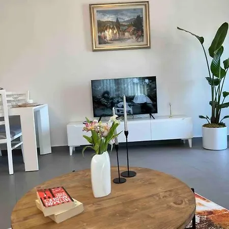 Mozart House - Spacious Luxury - Heart Of The Daire Tiran