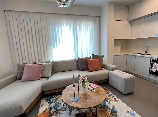 Mozart House - Spacious Luxury - Heart Of The Lägenhet Tirana