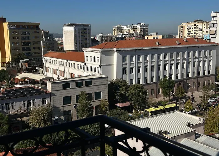 Lägenhet Mozart House - Spacious Luxury - Heart Of The Tirana